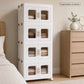 Organizador modular de plástico de 4 niveles en uso dentro de un dormitorio