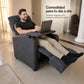 Persona usando la bandeja abatible del sillón reclinable en gris para trabajar con su laptop