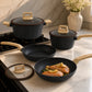Batería de cocina Negro ambientada en una cocina