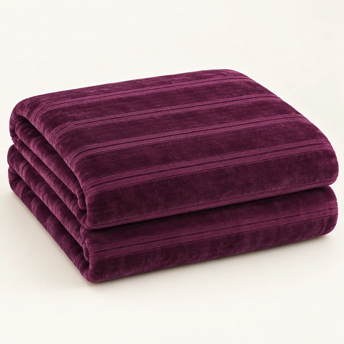Frazada full morado de 180 x 220 cm con rayas en relieve – doblada