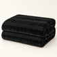 Frazada full negra de 180 x 220 cm con rayas en relieve – doblada