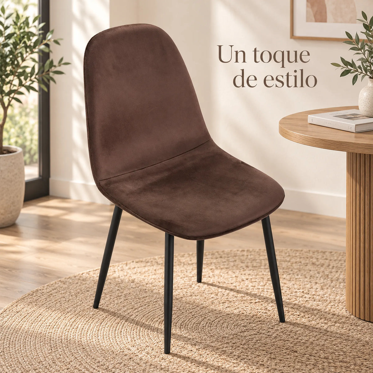 Silla Beneli en chocolate como silla decorativa en un rincón de la casa