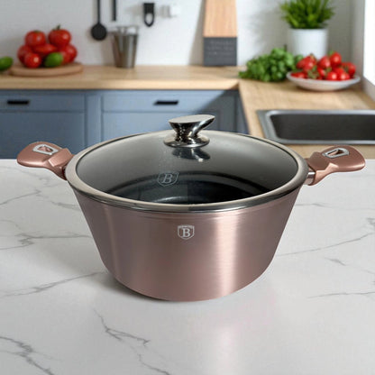 Cacerola Berlinger Haus Rosegold de 30 cm con tapa, vista frontal sobre encimera