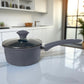 Sartén de 16 cm Big Home con tapa y mango ergonómico, en acabado tipo mármol gris mate, vista en ángulo.