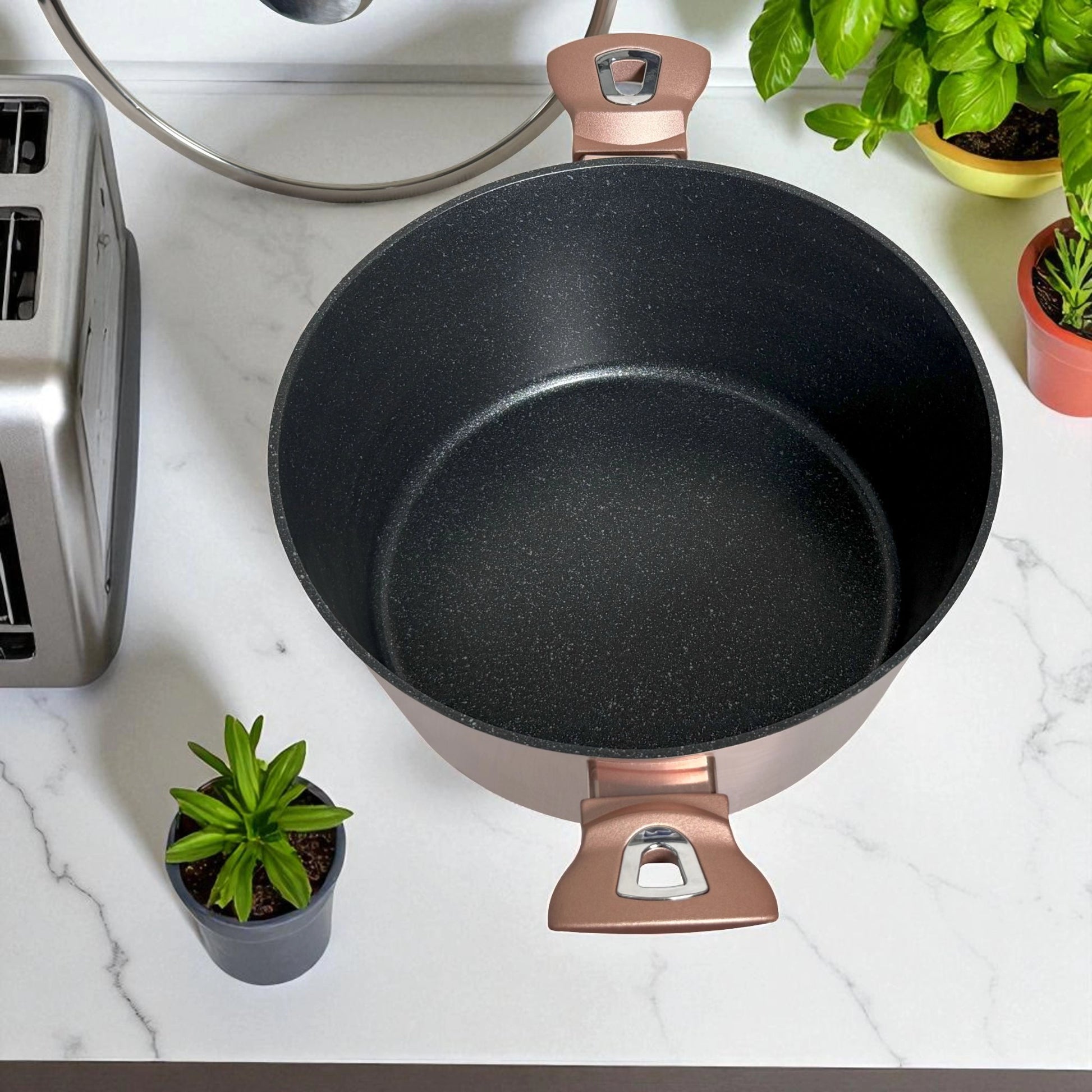 Vista desde arriba del interior vacío de la olla Rosegold Berlinger Haus de 30 cm