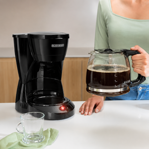 Cafetera BLACK+DECKER CM0916B de 12 Tazas - ambientado en el hogar