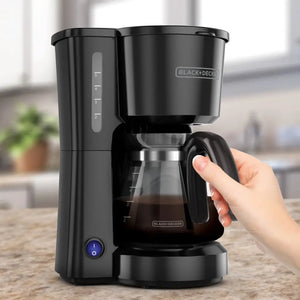 Cafetera Black+Decker 5 Tazas con Filtro Permanente y Función Sneak-A-Cup™ - Modelo CM0701B