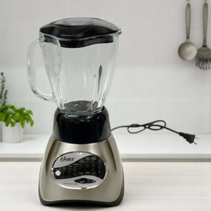 Licuadora Oster Precise Blend 300 – 700W, 16 Velocidades, Vaso de Vidrio 1.2L, Tritura Hielo, Acero Inoxidable