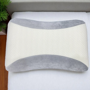 Vista superior de almohada Casa Opal memory foam 35x55 cm, blanco con bordes grises, detalle de textura y forma ergonomica.