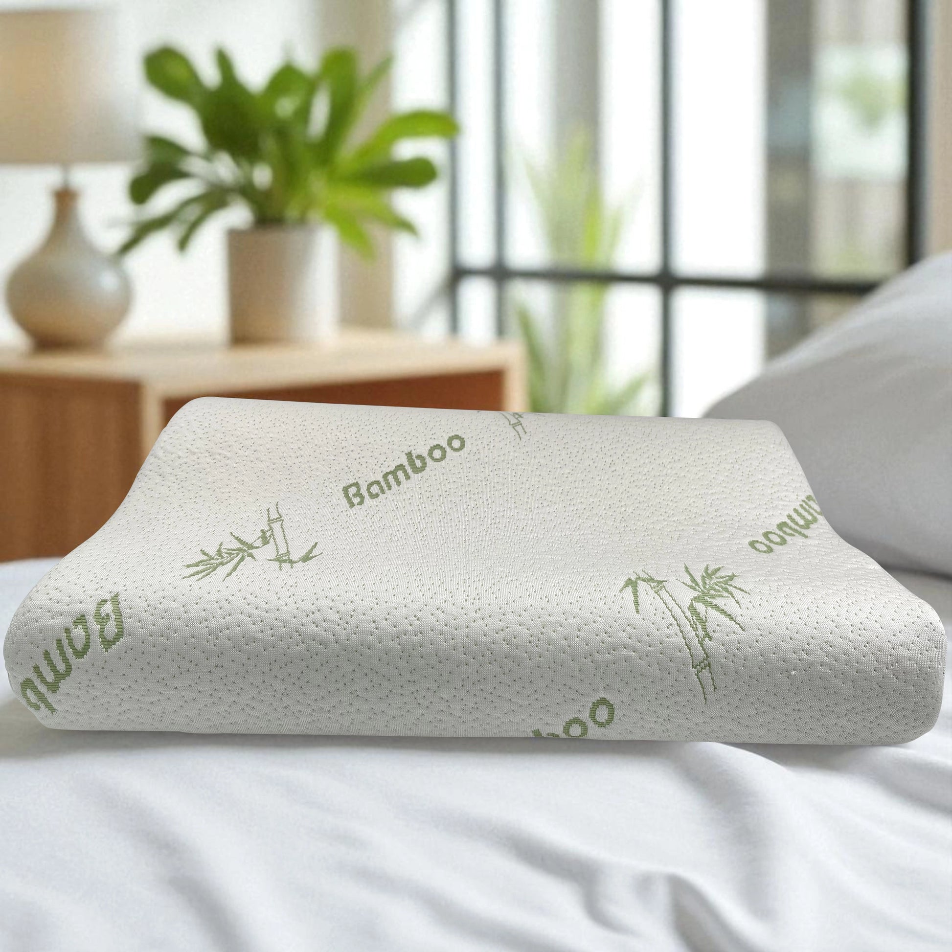 Vista superior de la almohada ortopédica memory foam con funda de bambú sobre cama blanca, marca Casa Opal, tamaño 47x30 cm