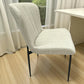 Vista lateral de la silla DT-04-2258; perfil ergonómico con tapizado beige, patas negras de metal (alto patas 42 cm), altura de asiento 40 cm, ancho total 55 cm.