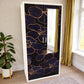 Armario con espejo 2 puertas Ambienta Home Decor BP-2504, vista frontal cerrado en ambiente de dormitorio: estructura blanca, puerta decorativa floral azul marino/negro con líneas doradas; medidas 185x90x45 cm.