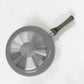 Base inferior de sartén ROCA gris con fondo metálico, compatible con cocina de gas, eléctrica y vitrocerámica.