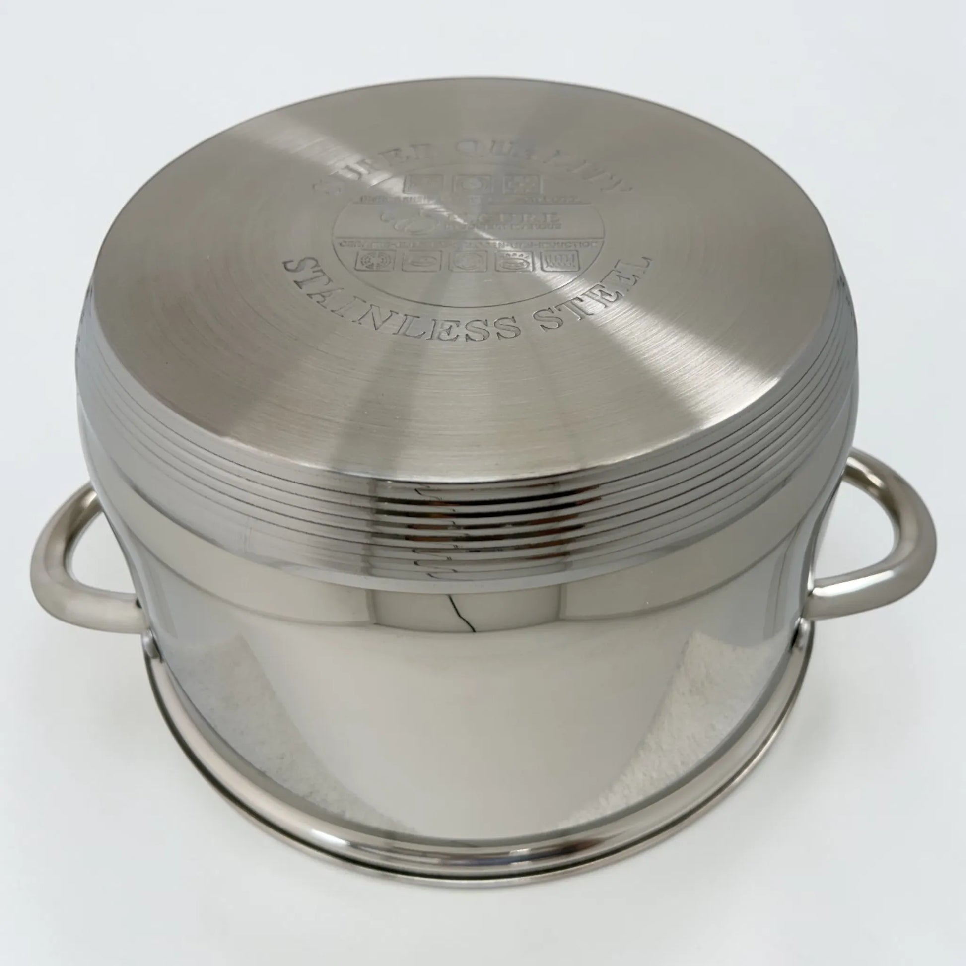 Base de olla Epicure by Joseph Marcus en acero inoxidable compatible con inducción, gas, eléctrica y vitrocerámica.