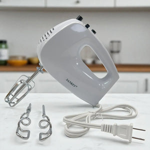 Vista frontal de batidora manual Sankey HM-750 blanca 200W con batidores de acero inoxidable colocados