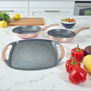 Conjunto de sartenes 22/26 cm y plancha 36×23 cm Berlinger Haus BH-1669, color rose gold, plano general en cocina.