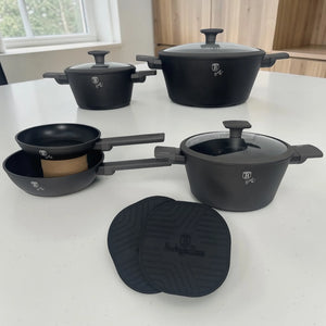 Juego completo Berlinger Haus Anthracite Collection BH-8140NN con cacerolas de varios tamaños, sartenes antiadherentes y accesorios.