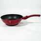 Wok profundo Berlinger Haus rojo burgundy con interior antiadherente tipo piedra y mango ergonómico, vista lateral sobre fondo blanco.