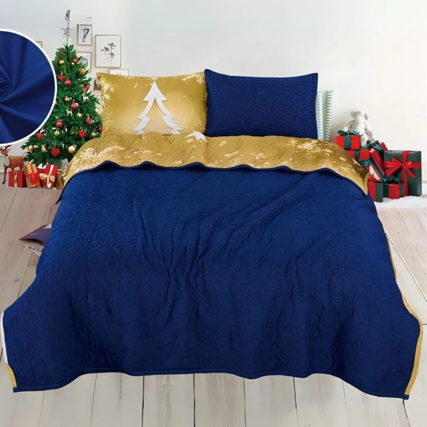 Reverso azul marino liso del cubrecama reversible Bouquetex; frente dorado con arbol y copos; relleno de guata textil; tallas F/Q 218×224 y King 264×224; 2 fundas coordinadas.