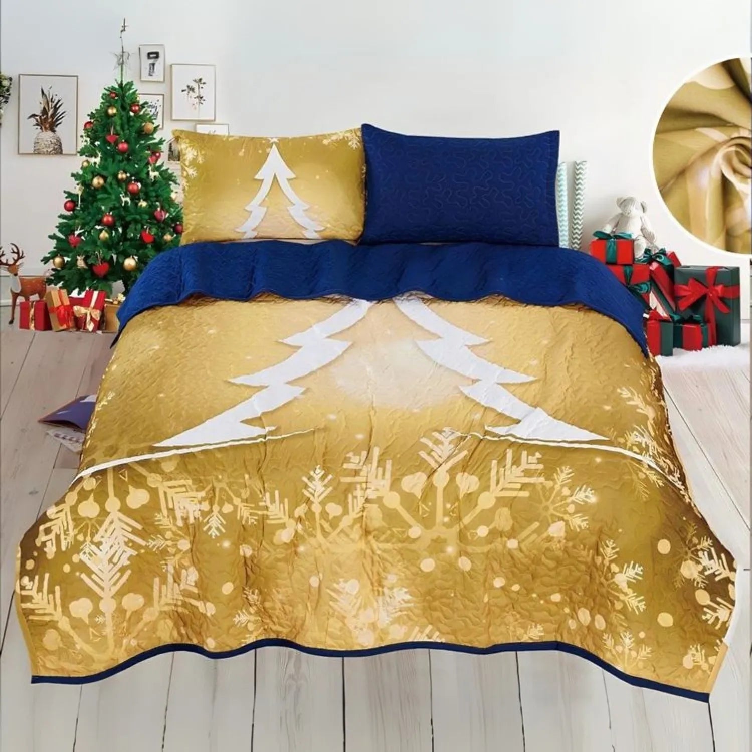 Cubrecama reversible Bouquetex Coleccion Elfo, vista frontal; fondo dorado con arbol blanco estilizado y copos de nieve; relleno de guata; disponible en Full/Queen 218×224 cm y King 264×224 cm; 2 fundas incluidas.