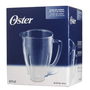 Empaque oficial Oster de la jarra de vidrio 1.5 litros (6 tazas) modelo BLSTAJ-G00; caja azul en vista 3/4 con frente y lateral derecho visibles y logotipo de la marca.