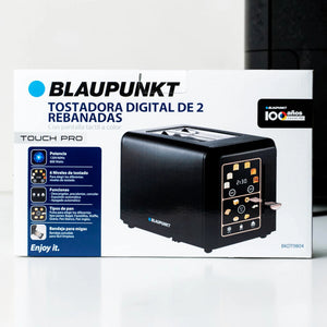 Caja frontal de tostadora digital Blaupunkt Touch Pro de 2 rebanadas modelo BKDT9804 con especificaciones y funciones impresas en el empaque.