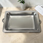 Chafing dish de acero inoxidable con bandeja grande instalada, base cromada y dos quemadores para buffet.