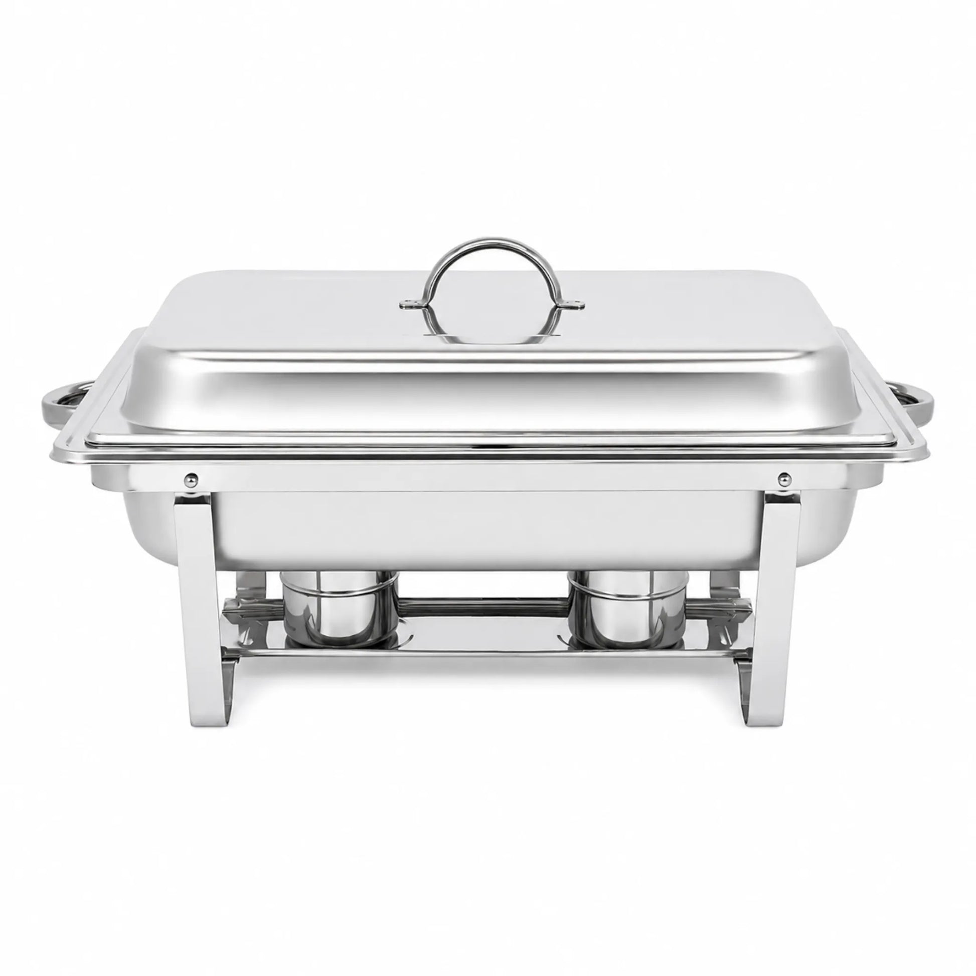 Chafing dish rectangular de acero inoxidable con tapa cerrada y quemadores, vista frontal sobre fondo blanco.