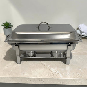 Chafing dish doble de acero inoxidable con tapa cerrada, ideal para buffet, catering, eventos y restaurantes.