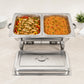 Chafing dish doble de acero inoxidable con arroz y pollo servido, presentación para buffet y eventos.