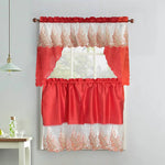 Vista frontal de cortinas de cocina Daisy (Gentler Home), juego 3 piezas color rojo: valance 60x36" con tul bordado floral y dos tiers 29x36" cada una, 100% poliéster, instaladas en barra.