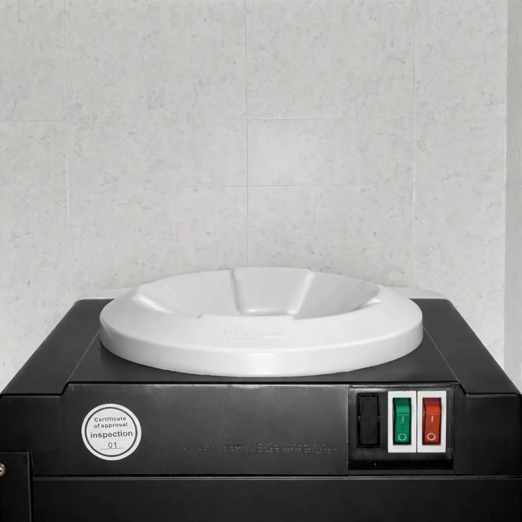 Detalle posterior superior del dispensador Lotus LT-463: interruptores traseros de calentamiento y enfriamiento (rojo y verde), cuerpo negro y asiento superior para garrafón