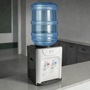 Dispensador de agua Lotus LT-463 frío y caliente, sobremesa color blanco y negro, con garrafón arriba, vista 3/4 en encimera; medidas 36x27x24 cm.