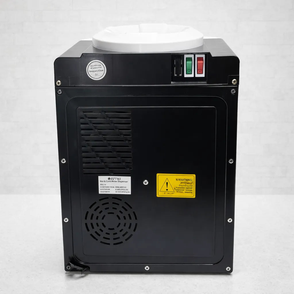 Vista trasera completa del dispensador de agua Lotus LT-463 sobremesa: panel negro con rejillas de ventilación, salida de aire y interruptores superiores de frío y caliente.