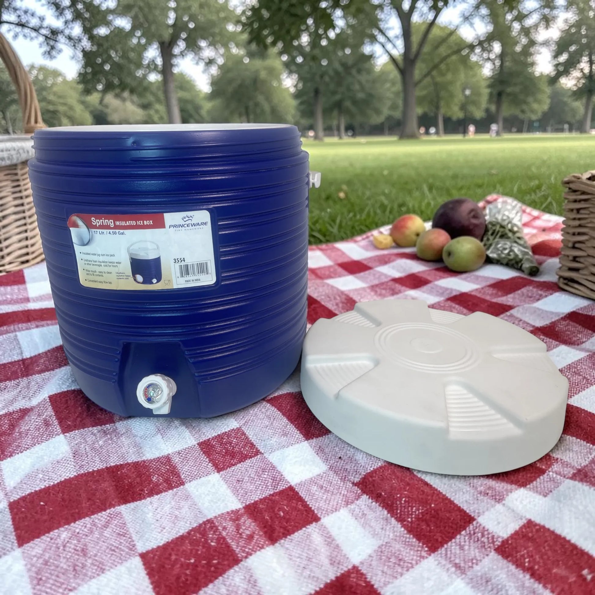 Dispensador térmico Princeware azul de 17 litros SKU 3554 con tapa blanca removible y grifo frontal para servir bebidas frías.
