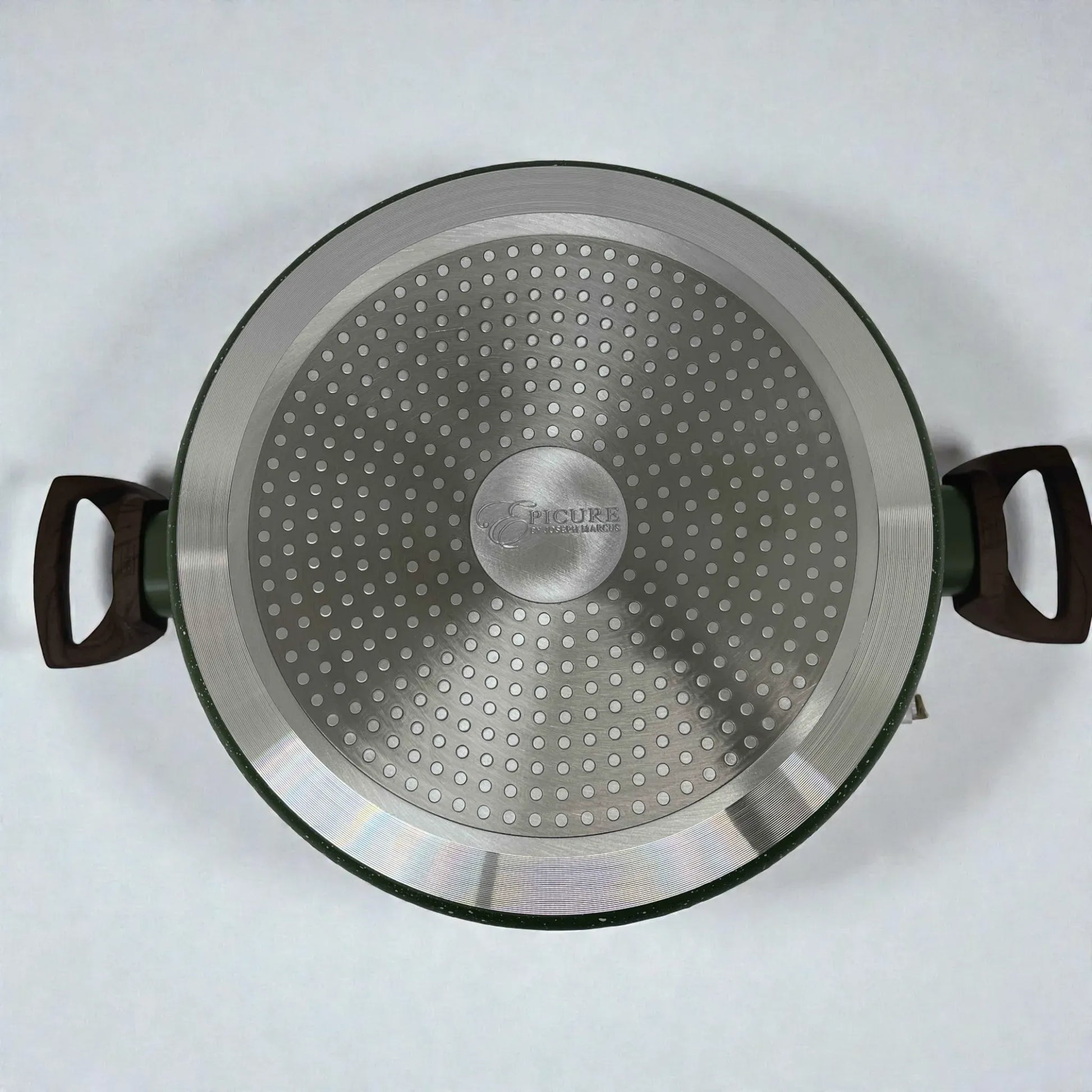Base de inducción de olla Epicure by Joseph Marcus Olive Collection, disco metálico para estufas de inducción y multifuente, vista inferior con asas laterales.
