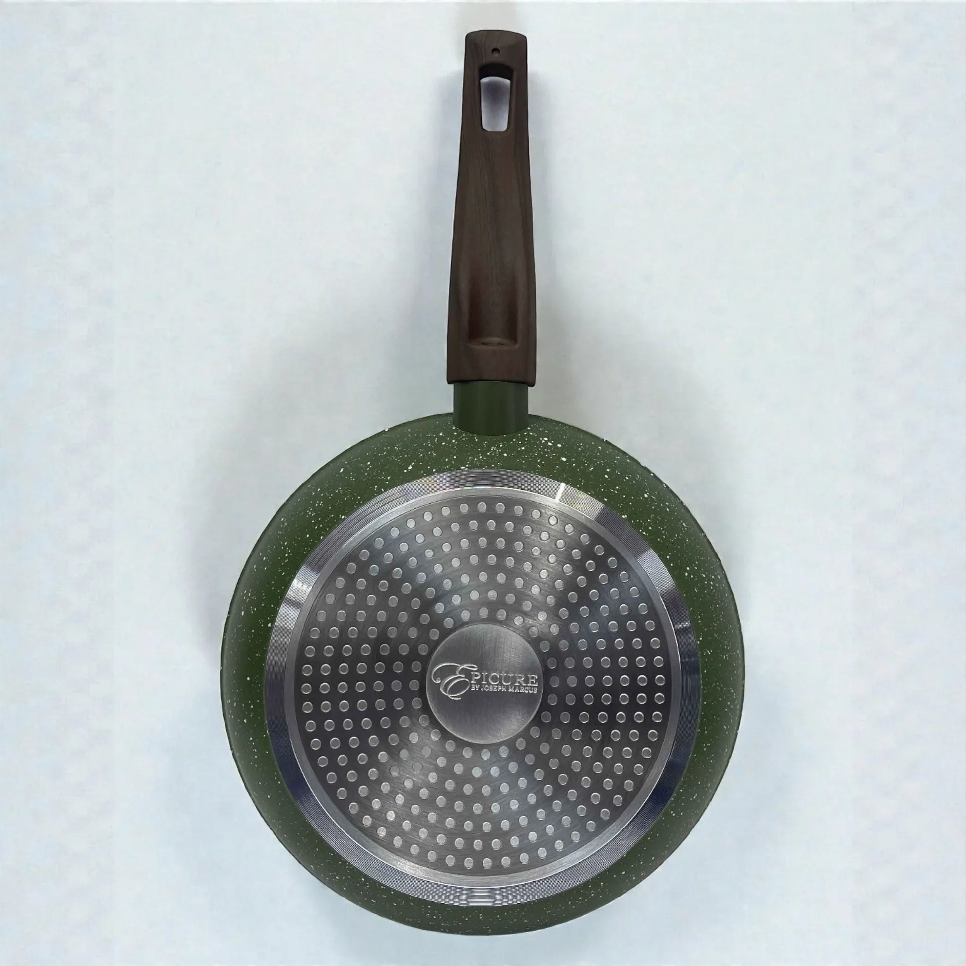 Base de inducción del sartén redondo 24 cm Epicure by Joseph Marcus Olive Collection, fondo metálico para inducción y uso en todo tipo de estufa, vista inferior.