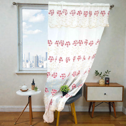 Cortina bordada FiveStar Home Fashion IRIS color rojo, 1 panel con cenefa (valance), rod pocket, 54x84 pulgadas, instalada en ventana en foto ambiente.