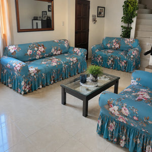 Juego de forros de muebles 3-2-1 Home Care colección Hawai, diseño floral celeste con flores rosadas y blancas, incluye faldón para sala completa.