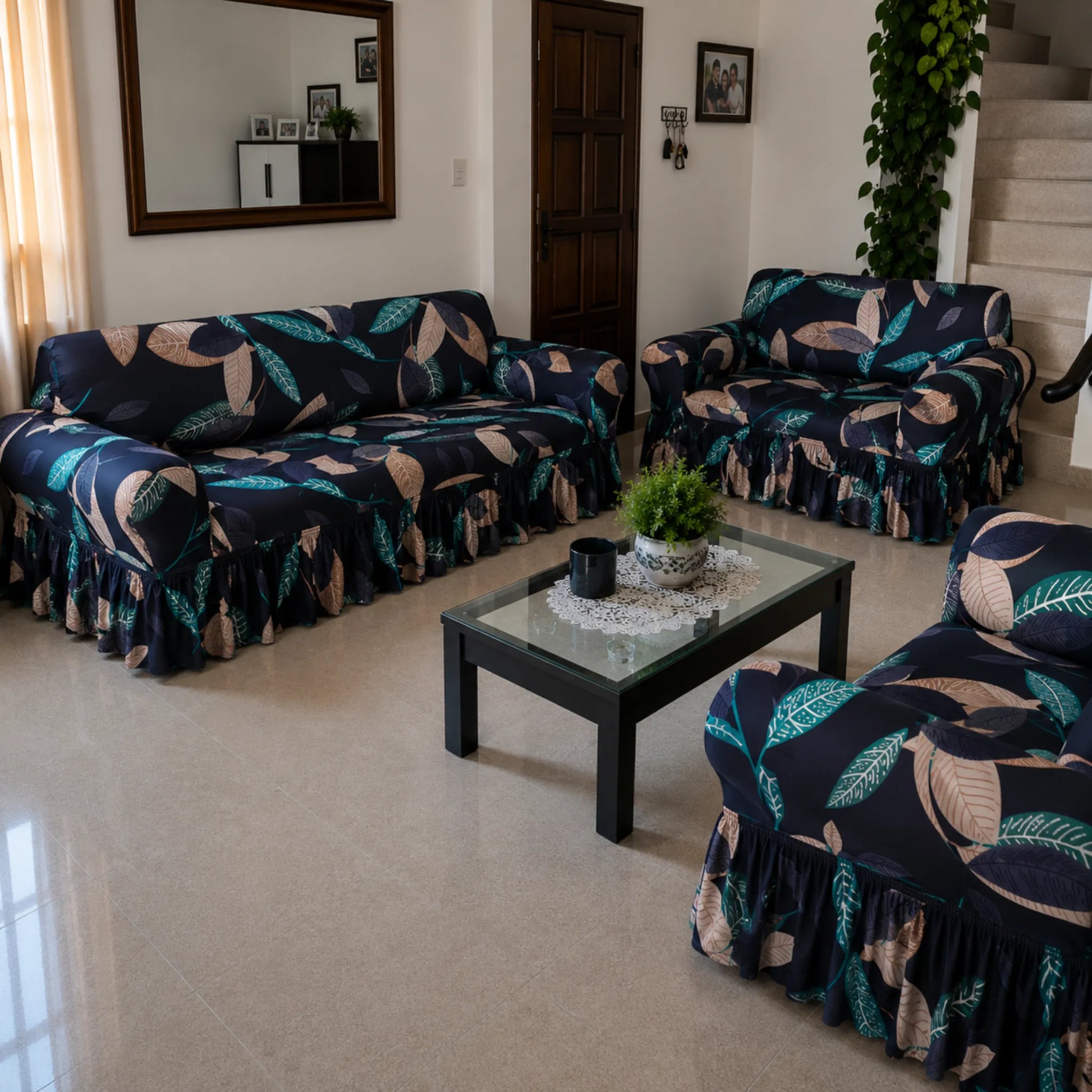 Fundas para sala Home Care Hawaii diseño Hojas Nocturnas, set para sofá de 3, 2 y 1 asiento con hojas grandes en tonos beige, turquesa y gris sobre fondo azul oscuro.
