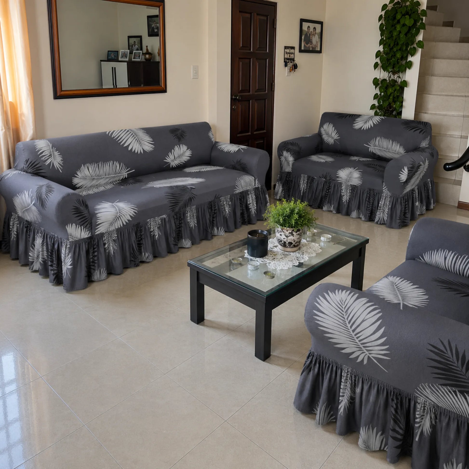 Juego de fundas para sala Home Care Hawaii diseño Palmera Gris, incluye fundas para sofá de 3, 2 y 1 asiento con hojas tropicales en tonos gris, blanco y negro.