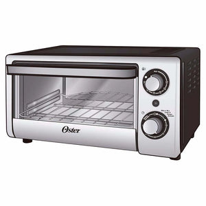 Ilustración del horno tostador Oster TSSTTV10LTB 10 L para 4 rebanadas, frente plateado y cuerpo negro, dos perillas laterales y rejilla interior ajustable.