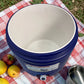 Interior amplio del dispensador térmico Princeware azul de 17 litros SKU 3554, ideal para agua fría y bebidas en reuniones o picnic.