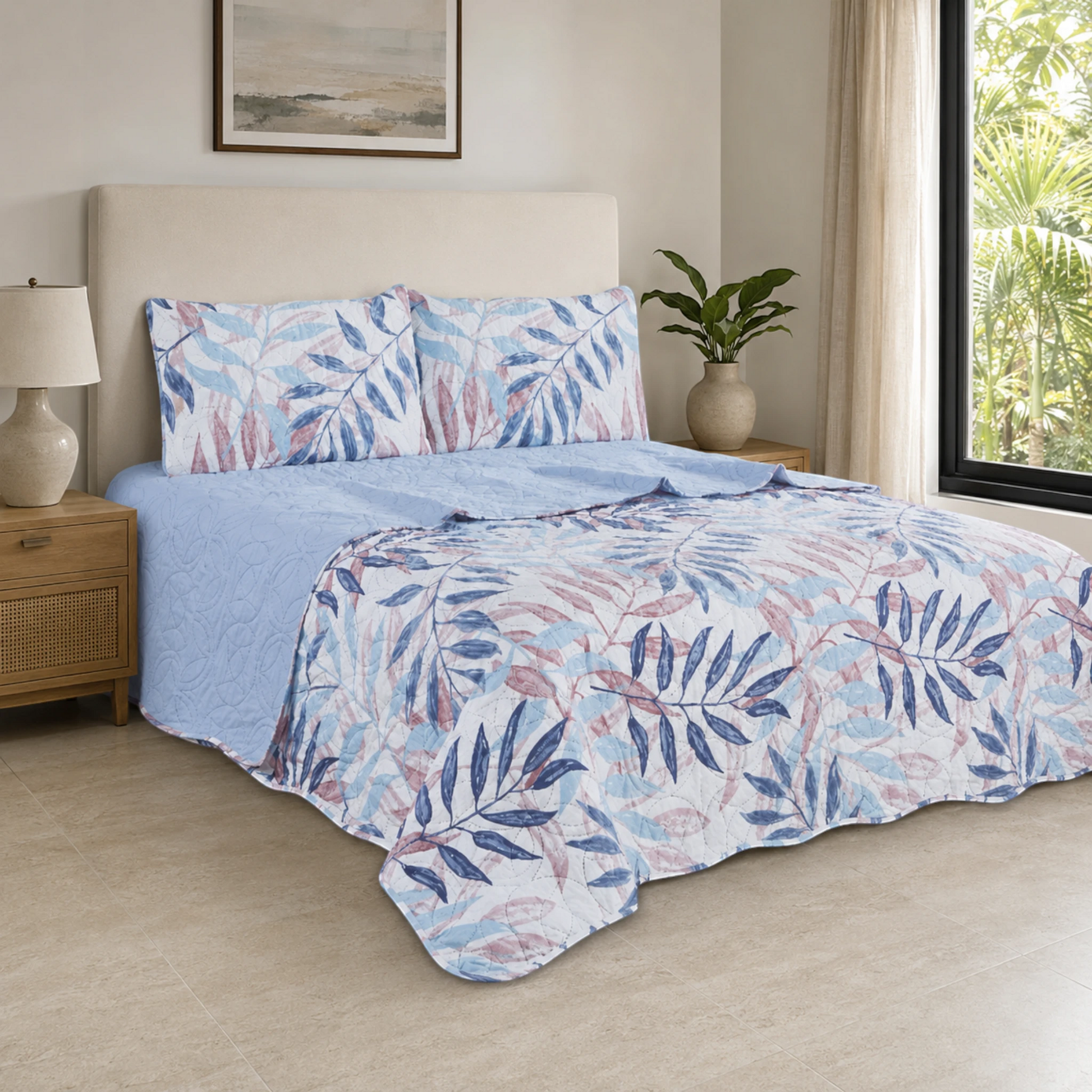 Juego de cubrecama reversible blanco con hojas azul marino, celeste y rosa, y reverso celeste.