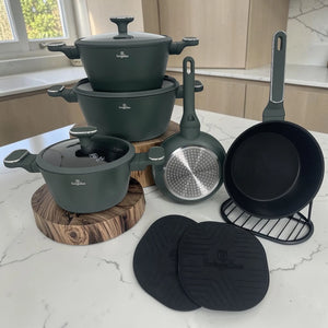 Juego de ollas y sartenes Berlinger Haus BH-8207NN Matte Green de 10 piezas, color verde mate, con tapas de vidrio y tapetes de silicona, compatible con inducción.