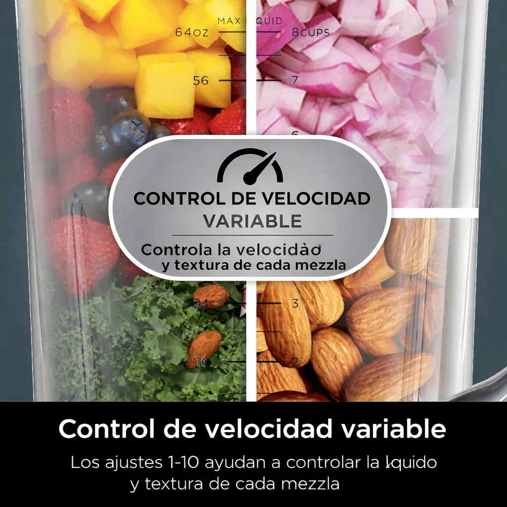 Vista de ingredientes dentro de la jarra de la licuadora Ninja TB301 con control de velocidad variable del 1 al 10 para ajustar textura en frutas, vegetales, cebolla y nueces.