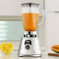 Licuadora clásica Oster cromada BLST4655 con vaso de vidrio lleno de jugo de papaya en cocina moderna.