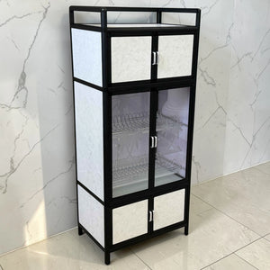Gabinete de cocina LOTUS Home Collection negro con paneles blanco marmoleado de 64x42x145 cm, vista diagonal frontal izquierda, con puertas cerradas.
