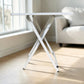 Vista lateral de mesa plegable multiusos Ambienta Home Decor color negro tipo mármol con estructura metálica blanca plegable, SKU 41345.