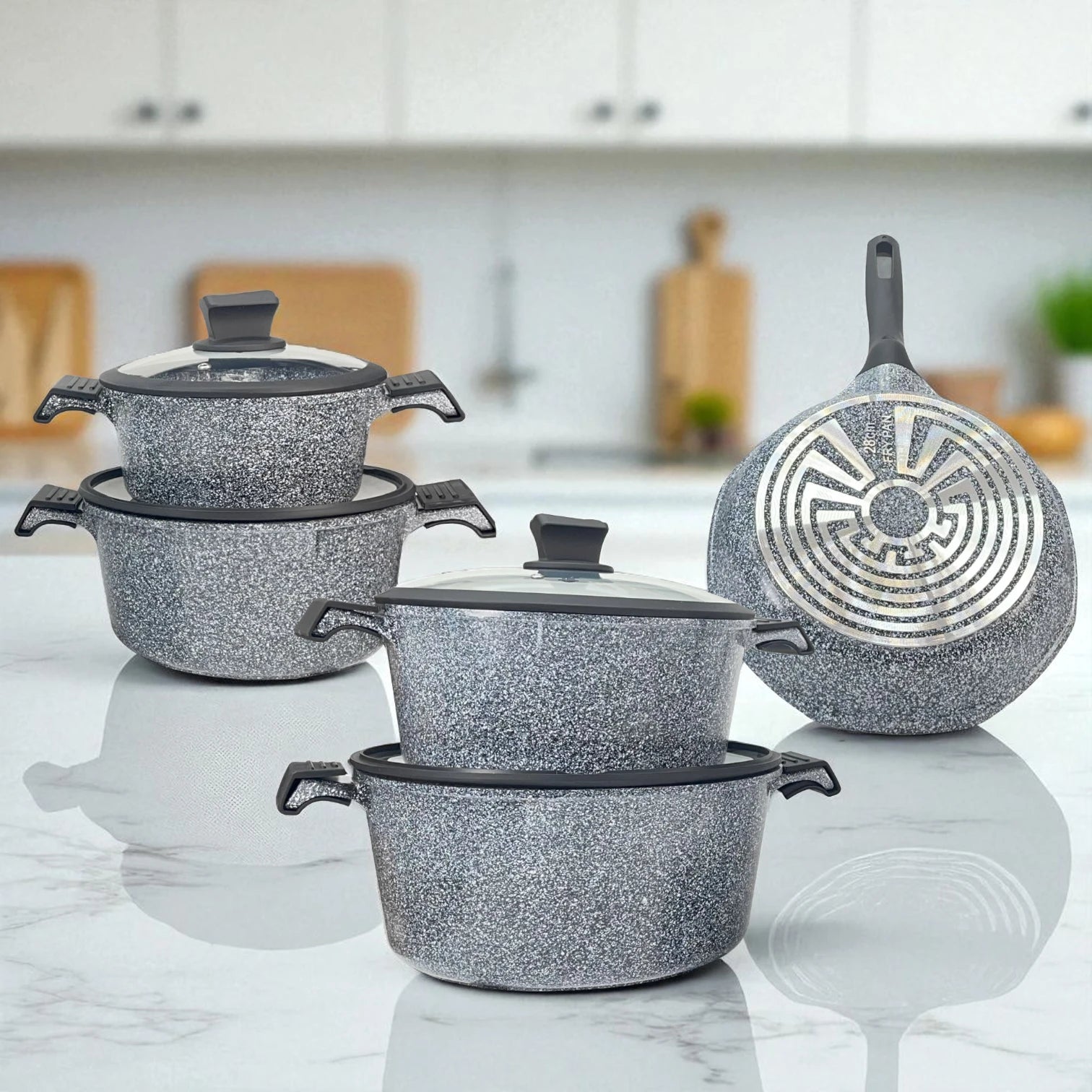 Batería de cocina NSFE Granite Professional color gris de 17 piezas, ollas apiladas y sartén con difusor de calor.